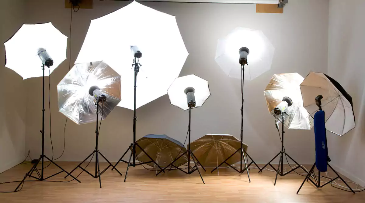 studio umbrella light setup in photography