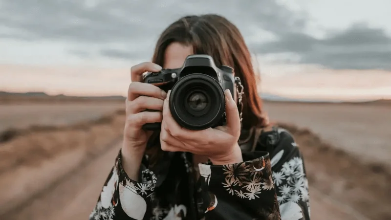 female beginner photographer