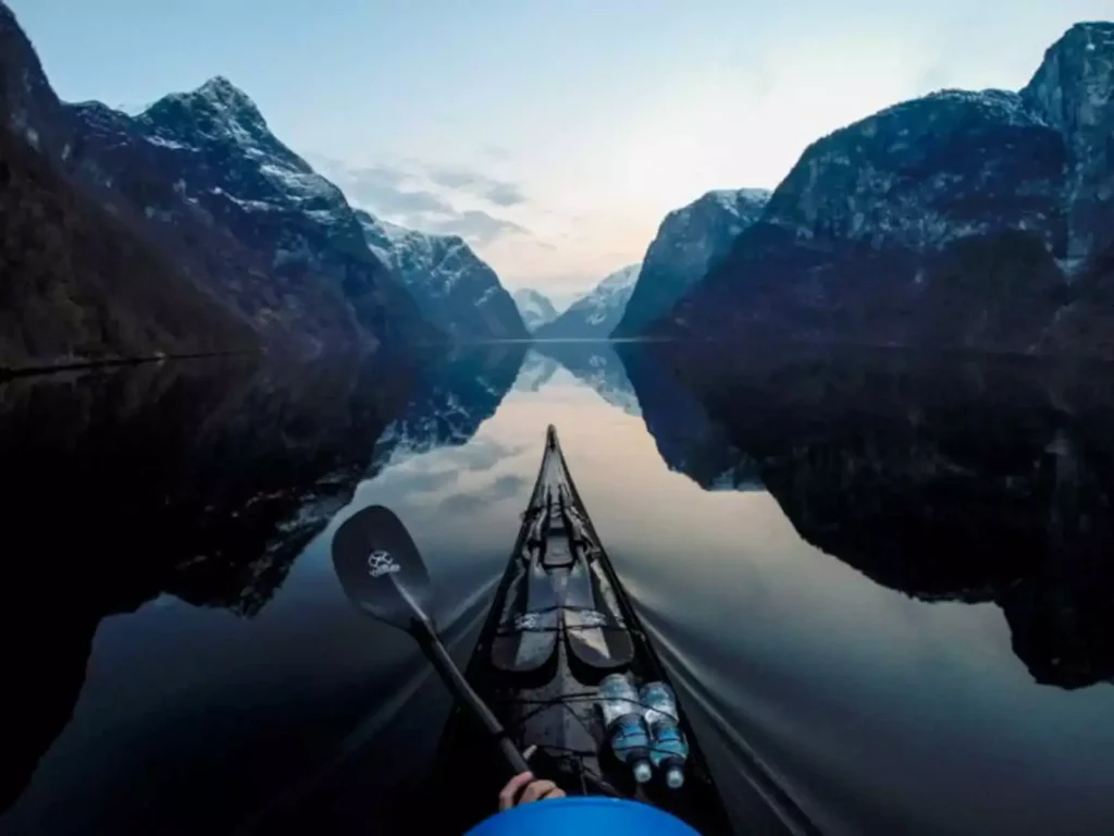 take a close hot, kayaking photography