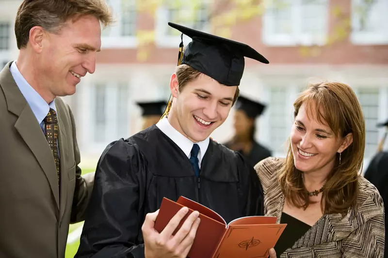 Candid Shots Picture Ideas of You Laughing with Friends or Family