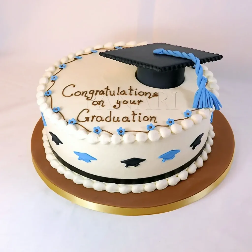 Customized Cake that Says "Congrats Grad"