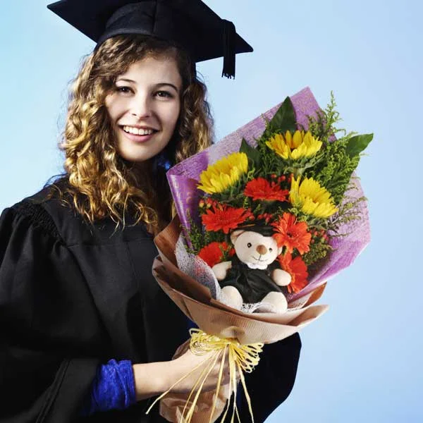 Graduation Picture Idea with Holding a Bouquet 