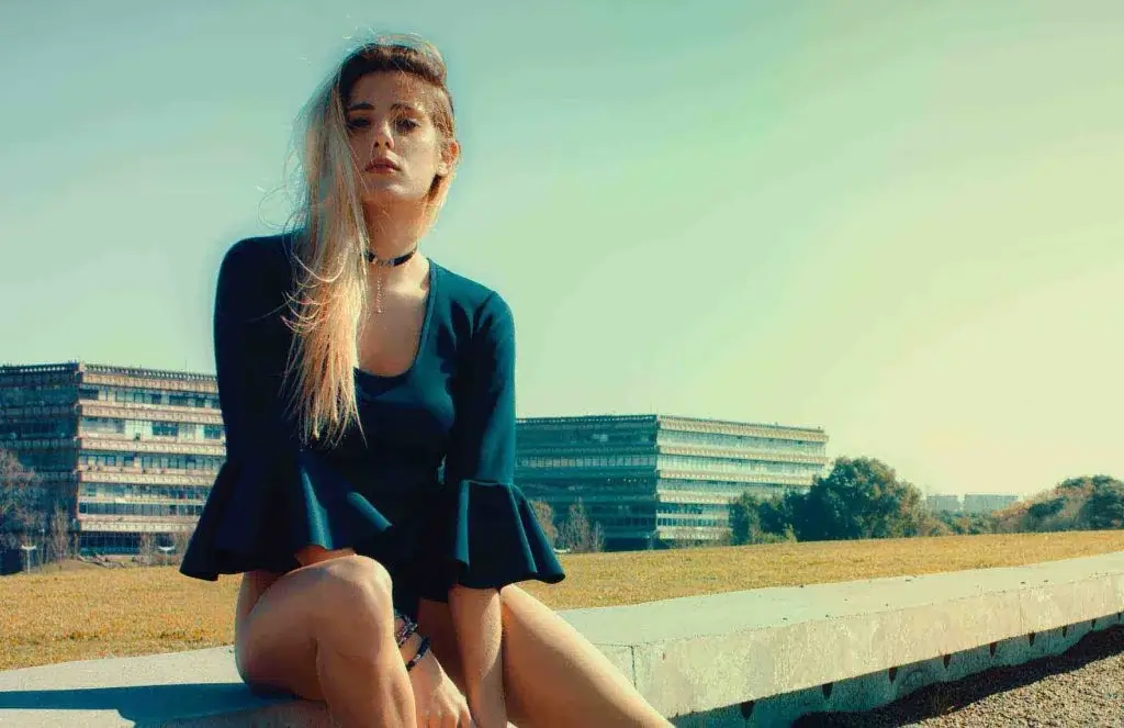 human model image with a wide background