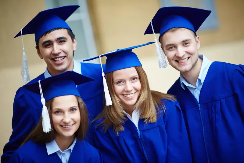 Photo of You and Friends in Matching Outfits or Colors, Graduation Picture Ideas